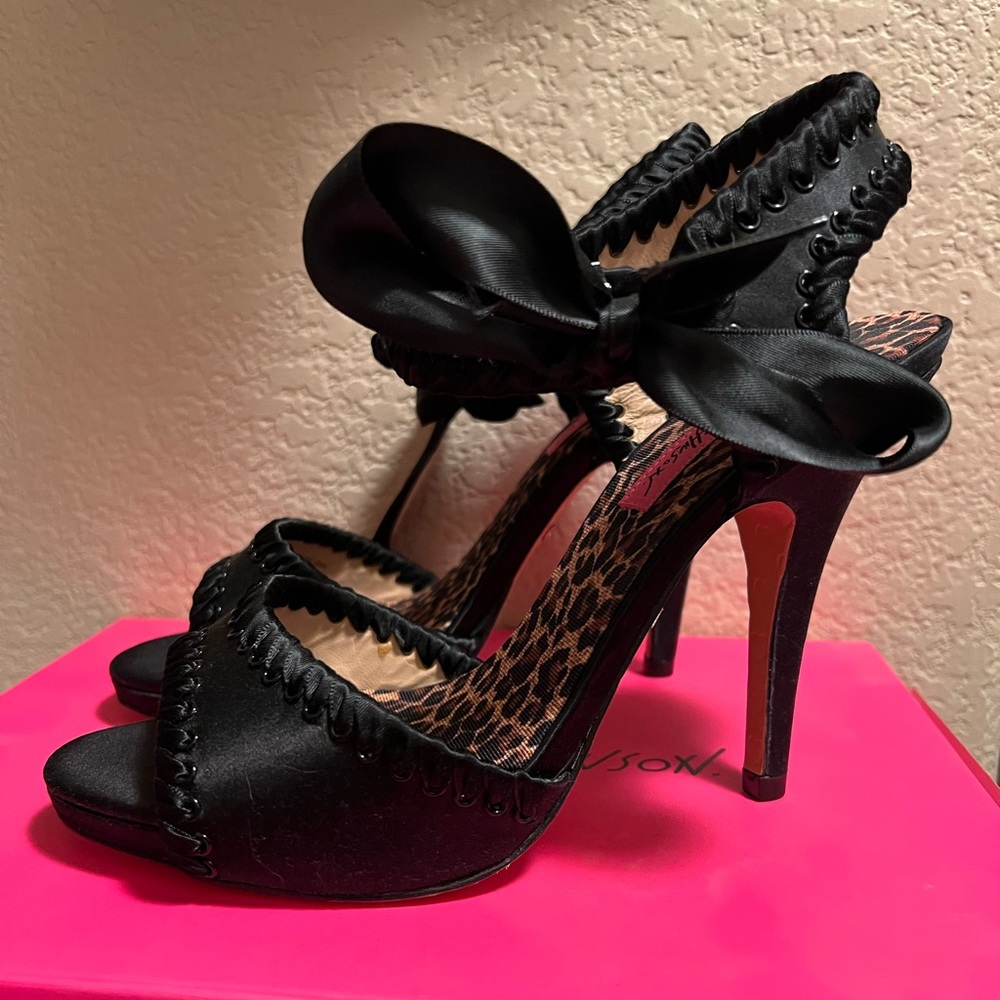 Betsey Johnson “Joe” heel 7.5